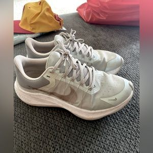 Nike Zooms Size 7 - Winflo